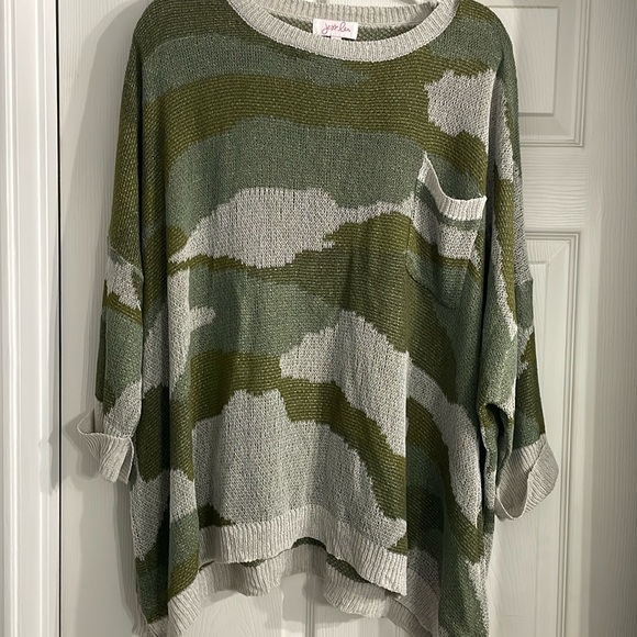 NEW GORGEOUS LIGHTWEIGHT DOLMAN CAMOUFLAGE SWEATER TOP - Picture 1 of 7